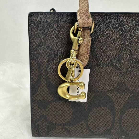 Coach Signature C Bag Charm Key Chain Key ring In Brass/Gold 1635 NWT - Picture 5 of 6